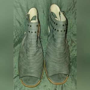 Paul Green Womens Olive Leather Bootie.